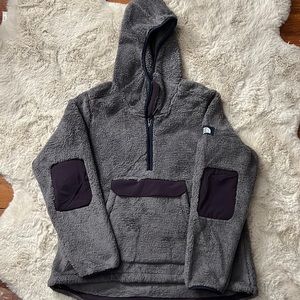 Women’s North Face Pullover